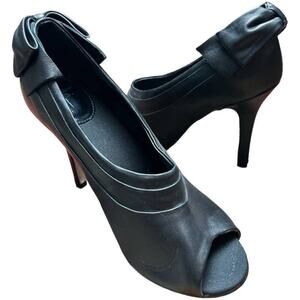 Medea Black Leather Peep Toe Heels W. Bow Back Shoes Women's Size 39  US 8.5
